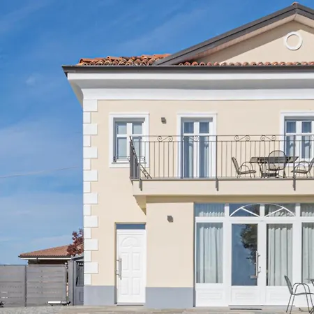 Lucrezia - Vista Langhe -