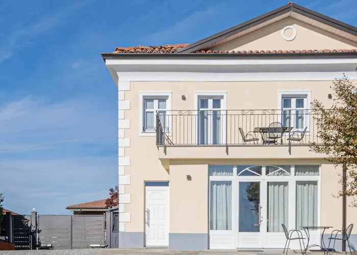 Lucrezia - Vista Langhe -